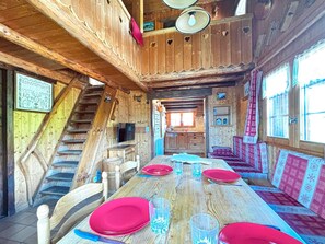 Dining - Cozy chalet in village center, near slopes (Notre-Dame-de-Bellecombe)