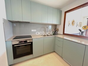 Fridge, microwave, oven, dishwasher - Seafront apartment with terrace and parking in Platja d'Aro (Platja d'Aro)