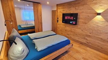 2 Schlafzimmer, Reisekinderbett, kostenloses WLAN, Bettwäsche