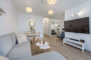 Fernseher, Stereoanlage, Arbeitsbereiche