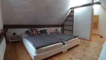 2 bedrooms, iron/ironing board, WiFi, bed sheets