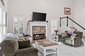 Smart TV - New to Vrbo! Jefferson Poolside Escape w/ pool! (Jefferson)