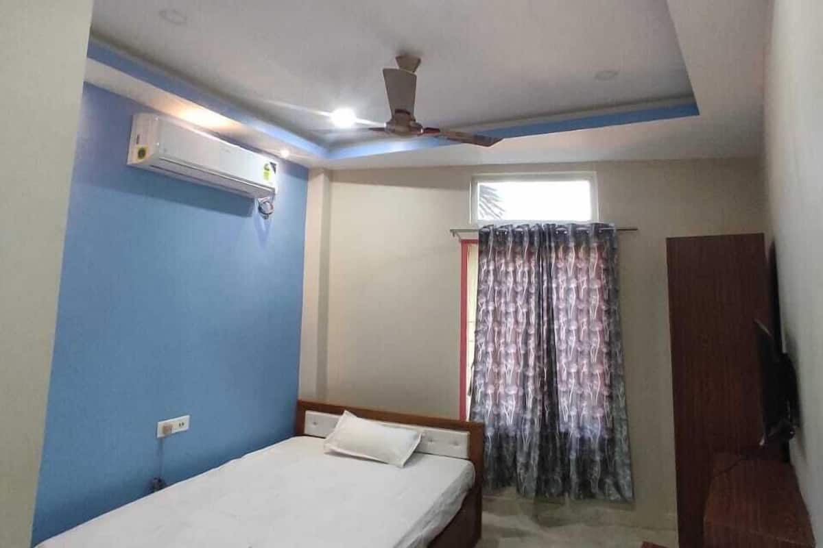Single Room | Peralatan tempat tidur premium, ruang kerja komputer riba