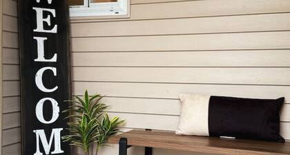 Cozy home minutes from DTW Airport