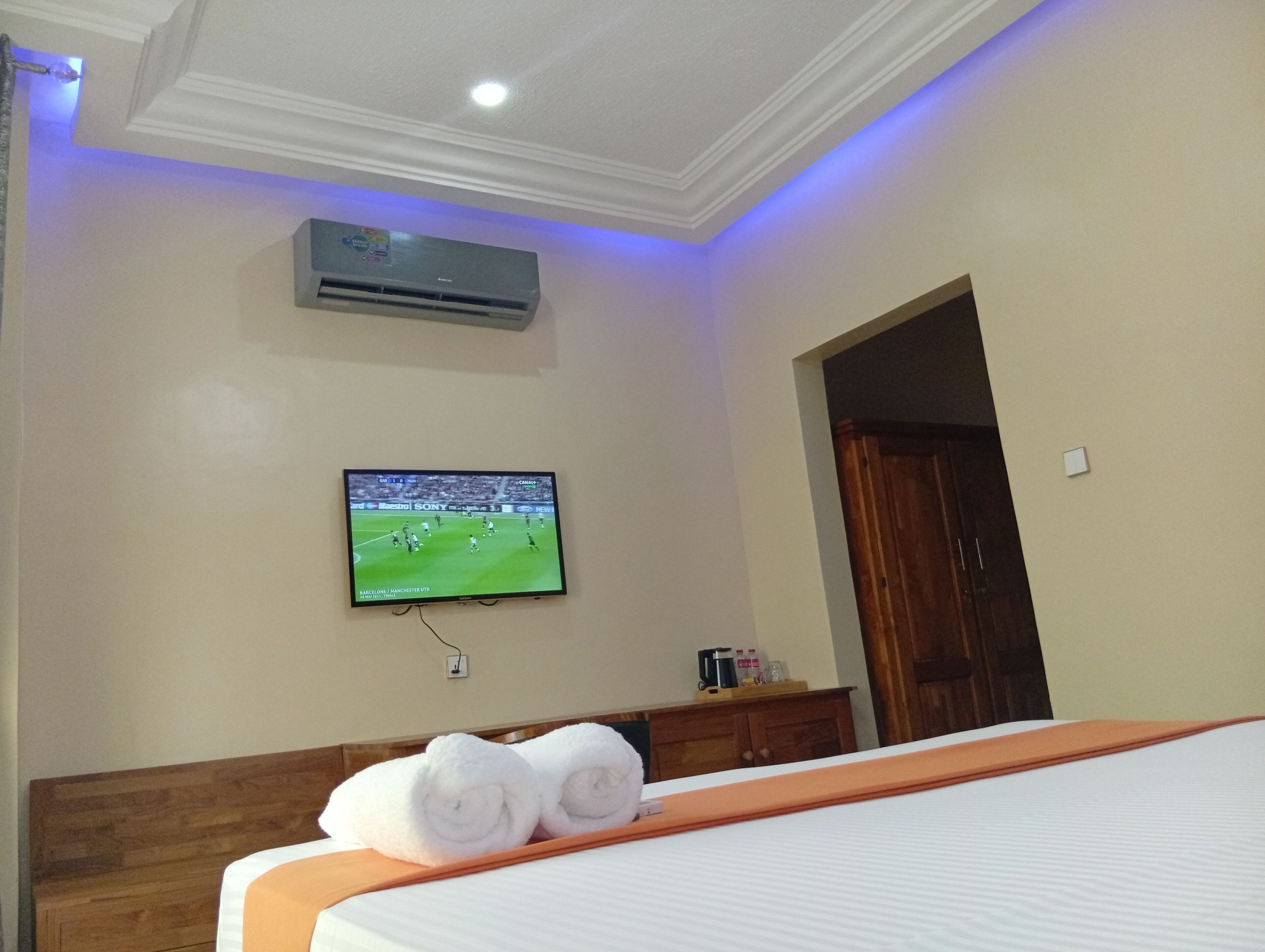 Firemannsrom – familie, byutsikt | Safe på rommet, blendingsgardiner, lydisolert og strykejern/-brett