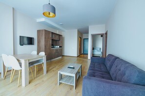 2-bedroom apartment with kitchen | Living area