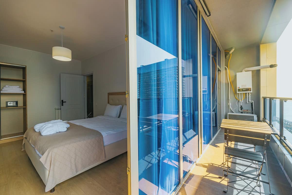 2-bedroom apartment | In-room safe, desk, soundproofing, iron/ironing board (on request)