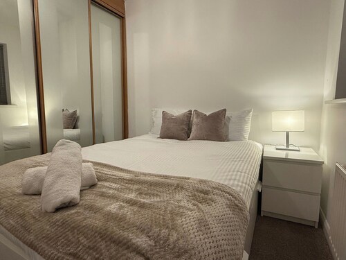 Coventry - 3 Beds - Pet Friendly - Free Parking