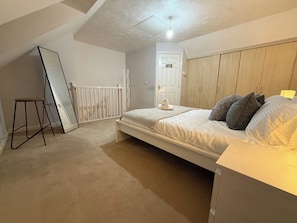 House | 3 bedrooms, iron/ironing board, free WiFi, bed sheets - Coventry - 3 Beds - Pet Friendly - Free Parking (Coventry)