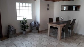 Deluxe Apartment | Private kitchen | Full-sized fridge, microwave, oven, stovetop - HOLIDAYS HOMES IL FOLLETTO (Gambarogno)