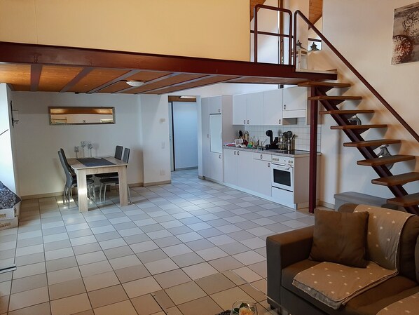 Deluxe Apartment | Private kitchen | Full-size fridge, microwave, oven, stovetop - HOLIDAYS HOMES IL FOLLETTO (Gambarogno)