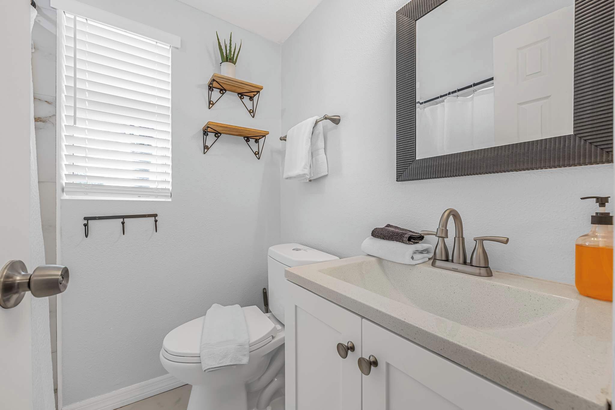 Shower, hair dryer, towels, shampoo