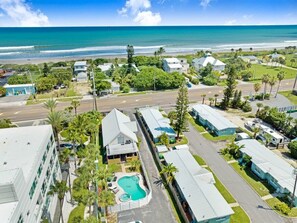 Exterior - Massive Property With Pool Perfect for Big Groups (Cocoa Beach)