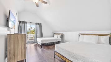 6 bedrooms, desk, iron/ironing board, travel cot