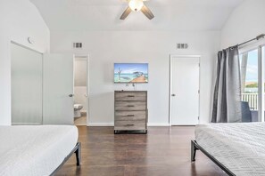6 bedrooms, desk, iron/ironing board, travel cot