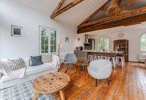 Televisión, libros y estéreo 