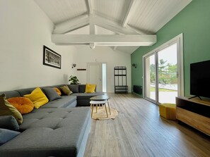 Smart TV, fireplace, video games