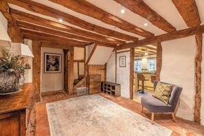 Interior - Cozy 5-Bed Cottage Retreat – Perfect for Families (Stoke Green)