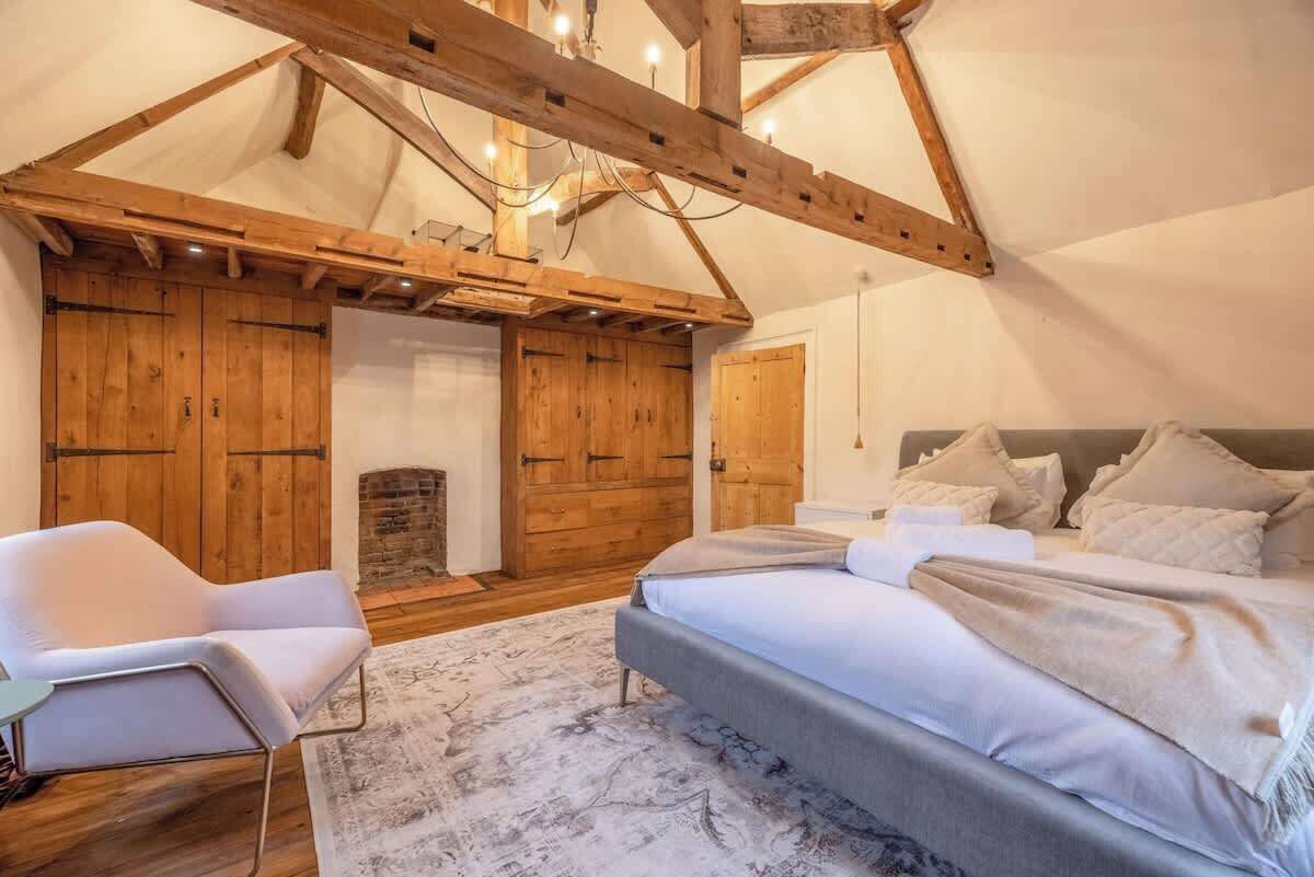 5 bedrooms, iron/ironing board, travel cot, WiFi