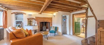 5-Bed Cottage Retreat - By Tempstay