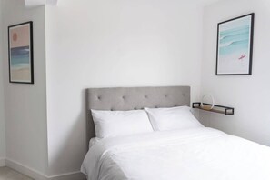 1 bedroom, desk, iron/ironing board, WiFi - 1-Bed Gem:Quick Access to Windsor & Central London (Slough)