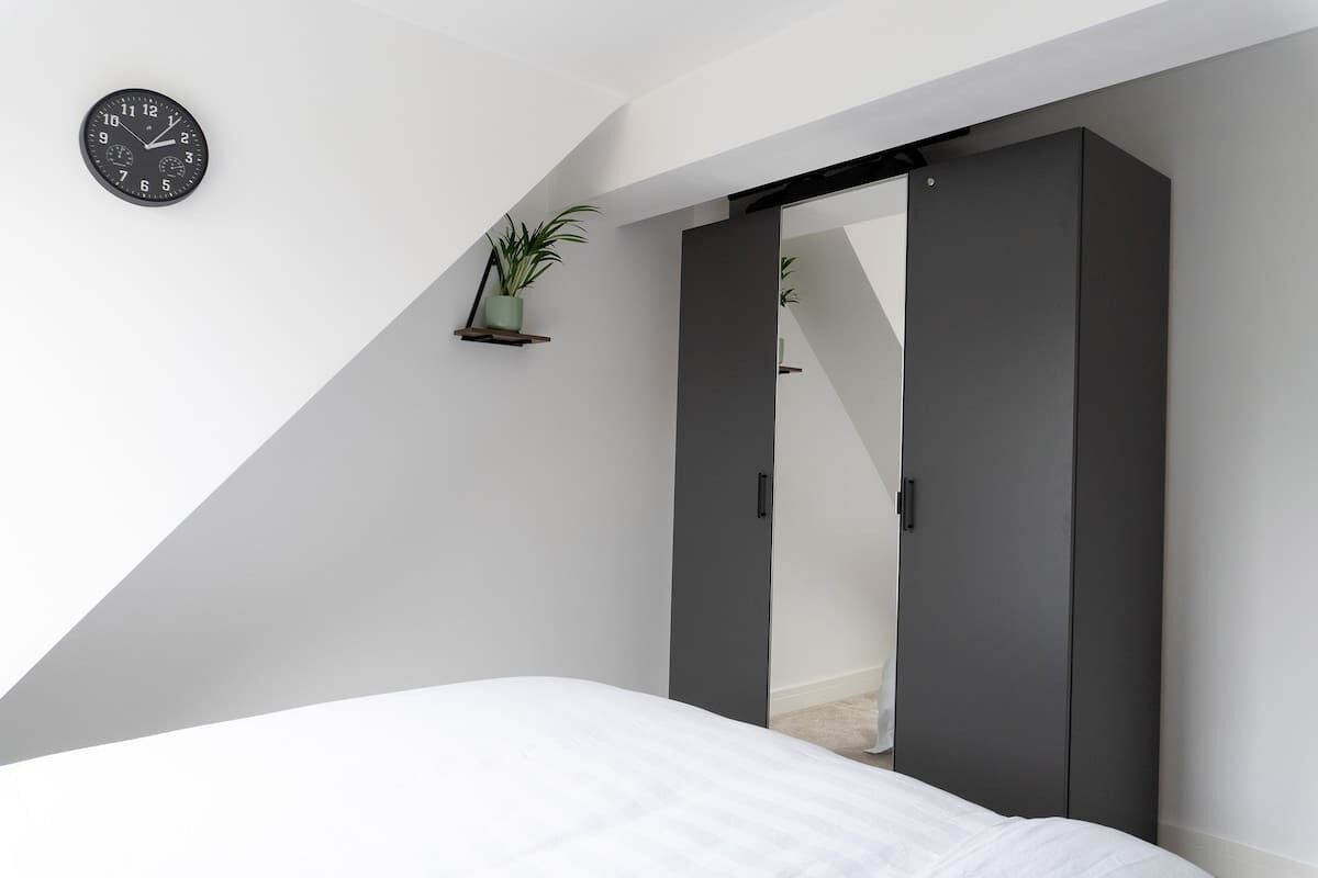 1 habitación, tabla de planchar con plancha, wifi y ropa de cama 