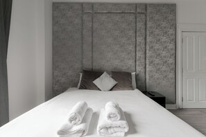 1 bedroom, desk, WiFi, bed sheets