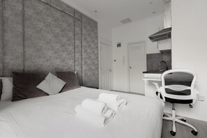 1 habitación, escritorio, wifi y ropa de cama 