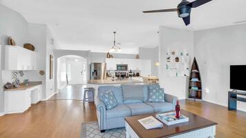 Smart-TV, Bücher, Arbeitsbereiche