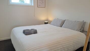 2 bedrooms, iron/ironing board, travel cot, free WiFi