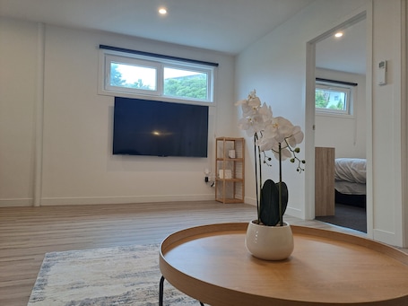 Interior. Tainui Charm - Fully renovated, 2 bedrooms