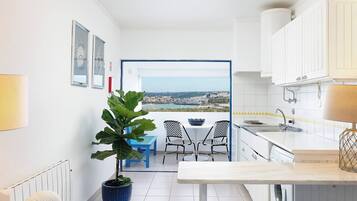 Fridge, stovetop, coffee/tea maker, toaster