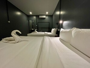 Kamar Twin Standar | Kamar mandi | Shower, pancuran hujan, perlengkapan mandi gratis, dan pengering rambut