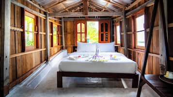 Basic-Zimmer, Balkon, Flussblick | 1 Schlafzimmer, kostenloses WLAN, Bettwäsche