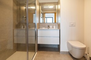 Shower, hair dryer, towels, toilet paper - Apartment near the port of Porto Vecchio (Porto-Vecchio)