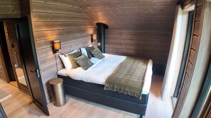 4 عدّة غرف نوم ومكواة/لوح كي وسرير سفر وواي فاي