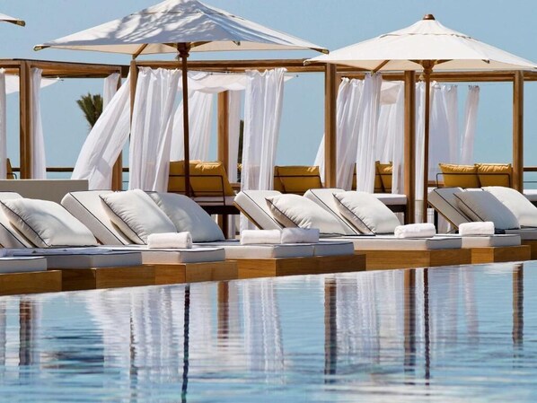 4 outdoor pools