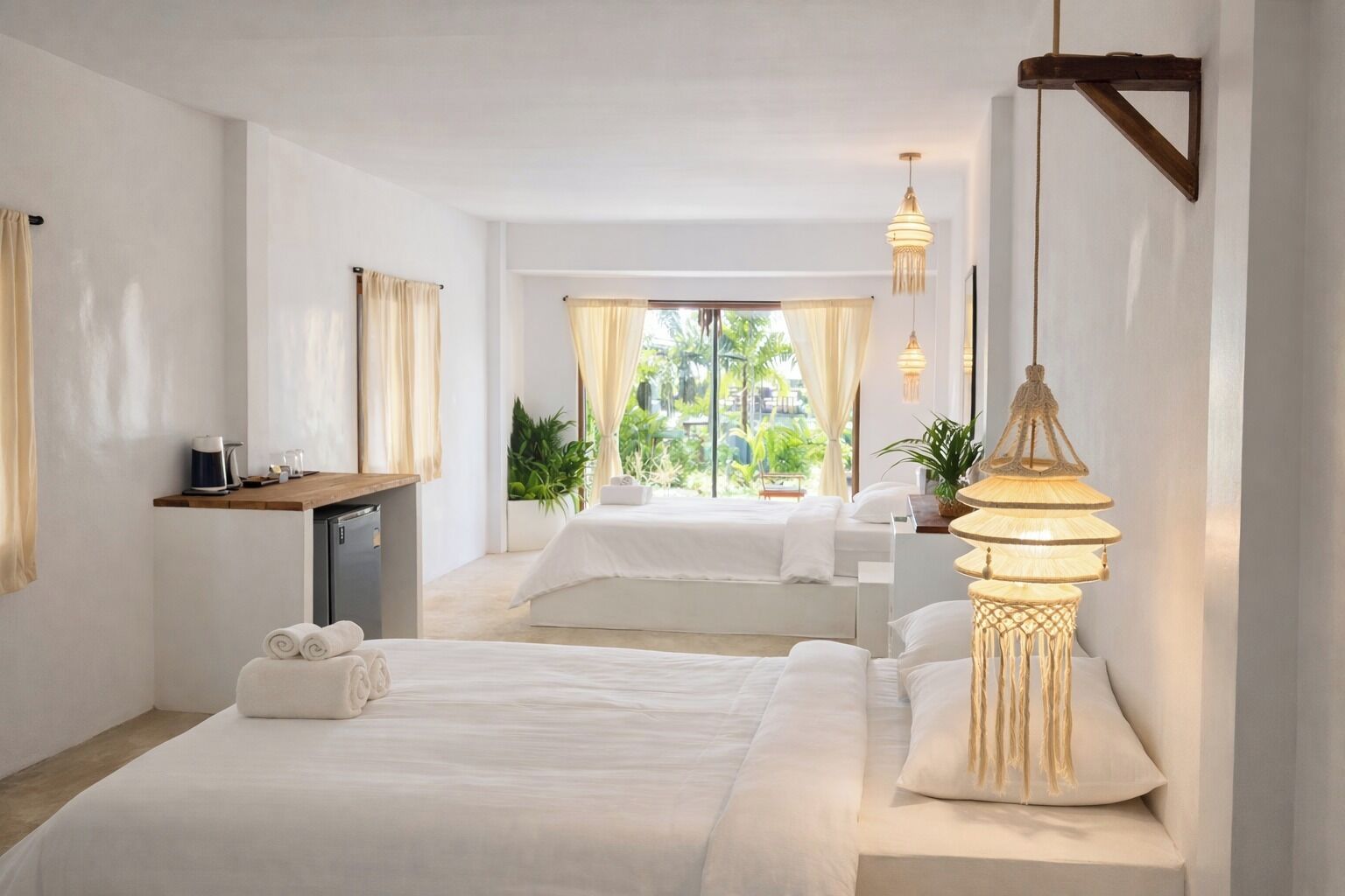 Superior Corner Room | Desk, free WiFi, bed sheets