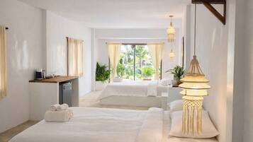Superior Corner Room | Desk, free WiFi, bed sheets