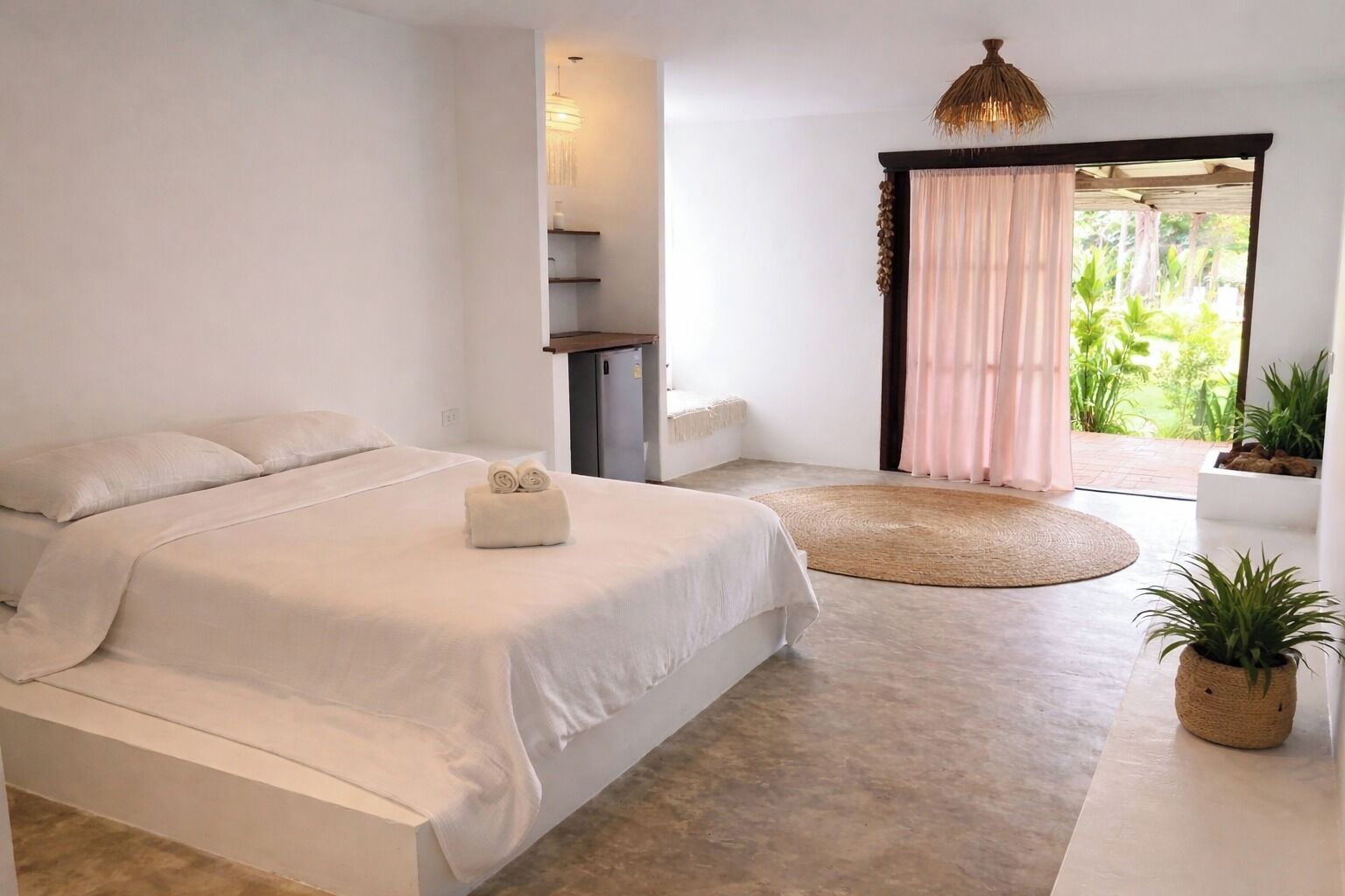 Deluxe Double Room | Desk, free WiFi, bed sheets