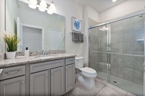 Shower, hair dryer, towels - Luxury villa w/ private pool & game room (Davenport)