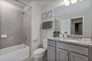 Shower, hair dryer, towels - Luxury villa w/ private pool & game room (Davenport)