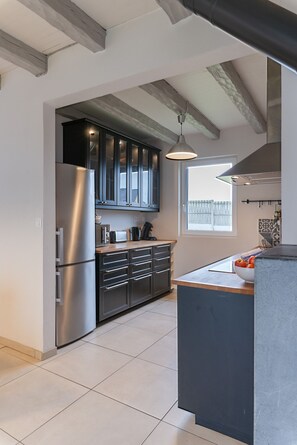 Refrigerador, microondas, horno y lavavajillas 