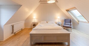 3 slaapkamers, een strijkplank/strijkijzer, gratis wifi, beddengoed
