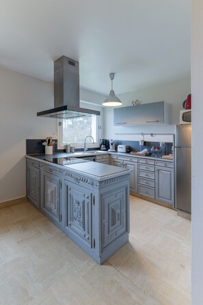 Køleskab, mikrobølgeovn, ovn, opvaskemaskine