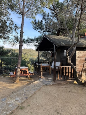 Standard Triple Room | Terrace/patio - Jippe İda Dağ Evleri (Edremit)