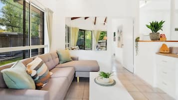 TV, bøker og kontorer