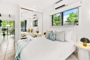 2 dormitorios, tabla de planchar con plancha, cuna de viaje y wifi