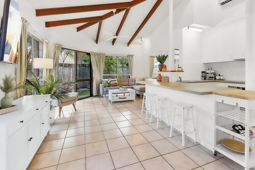 Tropical Retreat - Pet-Friendly Steps to Beach