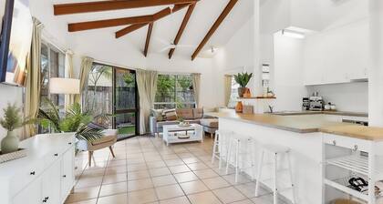 Tropical Retreat - Pet-Friendly Steps to Beach